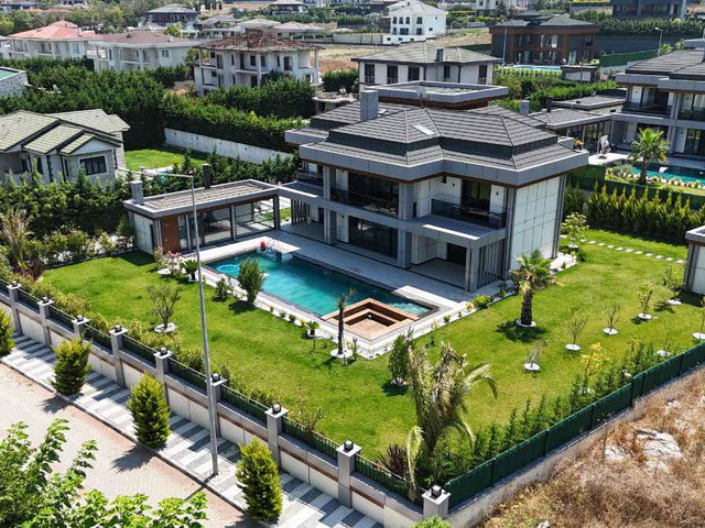 REMAX TEN TEPEKENTTE SIFIR ULTRA LÜX 2000 M2 ARSA İÇİ 7+2 VİLLA