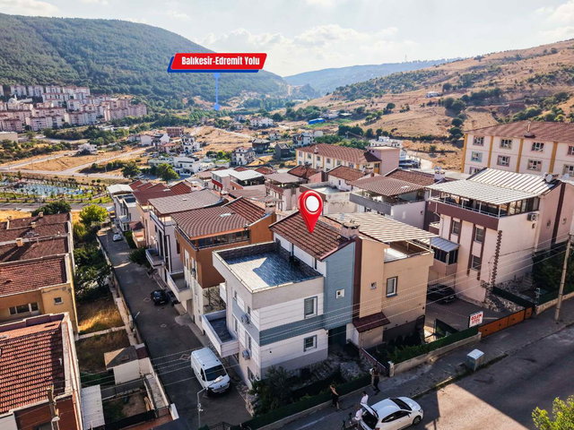 KUVA-İ MİLLİYE’DE ÖZLEM 94 SİTESİ’NDE 4 KATLI 4+2 FOURLEX VİLLA | BAHÇELİ, TERAZLI, OTOPARKLI