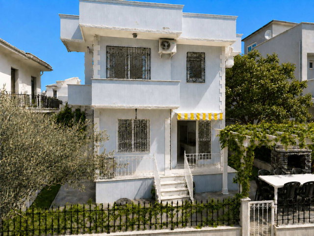 ÇEŞMEALTI'NDA DENİZE 450 METRE MESAFEDE TAM MÜSTAKIL DUBLEKS VILLA