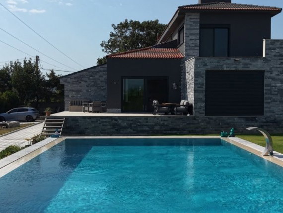 URLA´DA PANORAMIK DENIZ MANZARALI TAM MÜSTAKIL LÜKS VILLA
