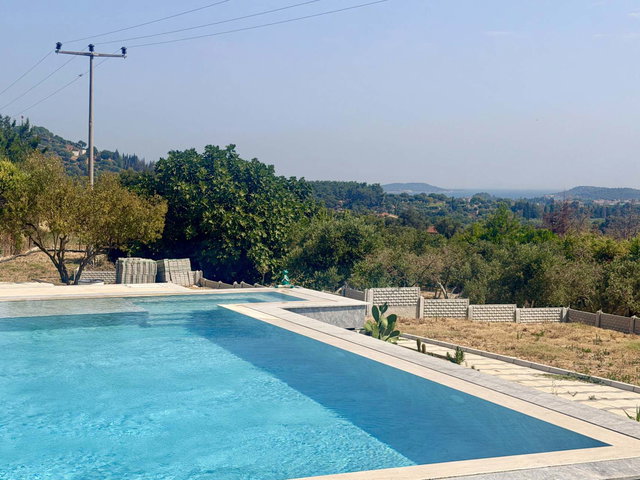 URLA´DA PANORAMIK DENIZ MANZARALI TAM MÜSTAKIL LÜKS VILLA