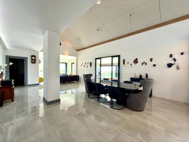 URLA´DA PANORAMIK DENIZ MANZARALI TAM MÜSTAKIL LÜKS VILLA