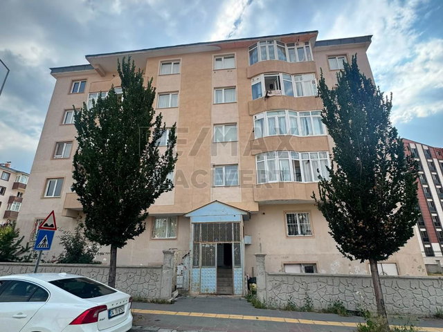 RE/MAX LACİVERT'TEN ŞEHİR HATSANESİNE YAKIN 2+1 KİRALIK DAİRE