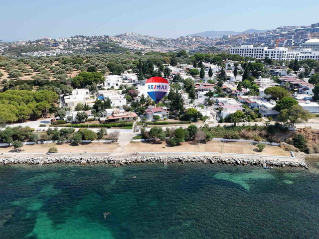 KUŞADASI NÖTESTIK SITESI’NDE DENIZE İLK SIRADA EŞSIZ VILLA
