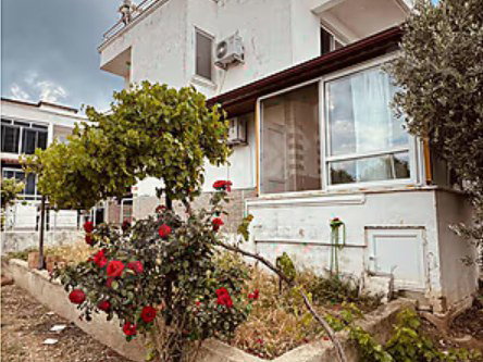 KIYIKIŞLACIK'TA ÖZEL PLAJLI SİTEDE TERASLI 3+1 VİLLA