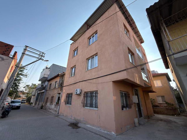 ÇİĞLİ ATAŞEHİR İSTASYONALTINDA KAPALI MUTFAK KİRALIK 2+1 DAİRE