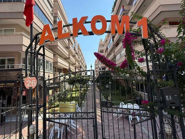 ALANYA MAHMUTLAR’DA DENİZE SIFIR KONUMDA EŞYALI 1+1 DAİRE
