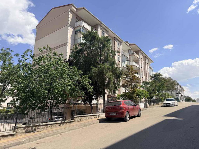 YUNUS EMRE MAHALLESİ ERKAMKENT SİTESİ SATILIK 3+1 BOŞ VE YAPILI DAİRE