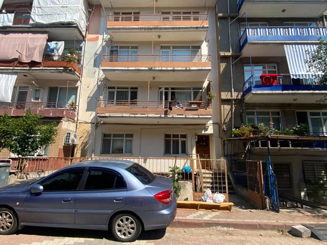 KADIKÖY MAH. AKTÜRK SOKAK'TA MERKEZİ KONUMDA KİRALIK 2+1