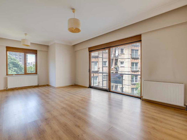 MERDİVENKÖY DEMİRLİ EVLERİ’NDE SATILIK 3+1 | 125 M² | 2.KAT