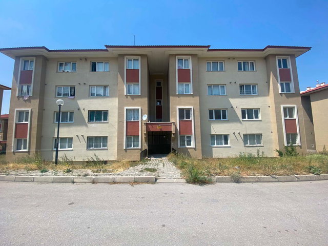 REMAX İLKE'DEN HİLALKENT TOKİLER'DE 1+1 SATILIK DAİRE