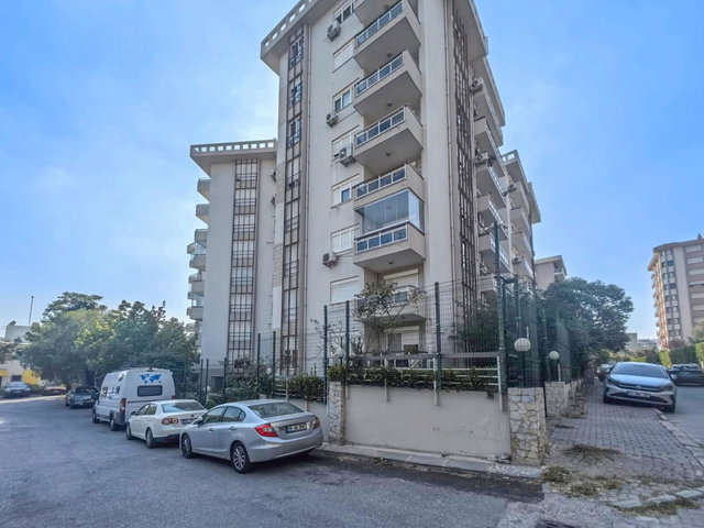 BORNOVA EVKA-3 HAVUZLU SITE İÇI 4+1 KIRALIK FERAH DAIRE