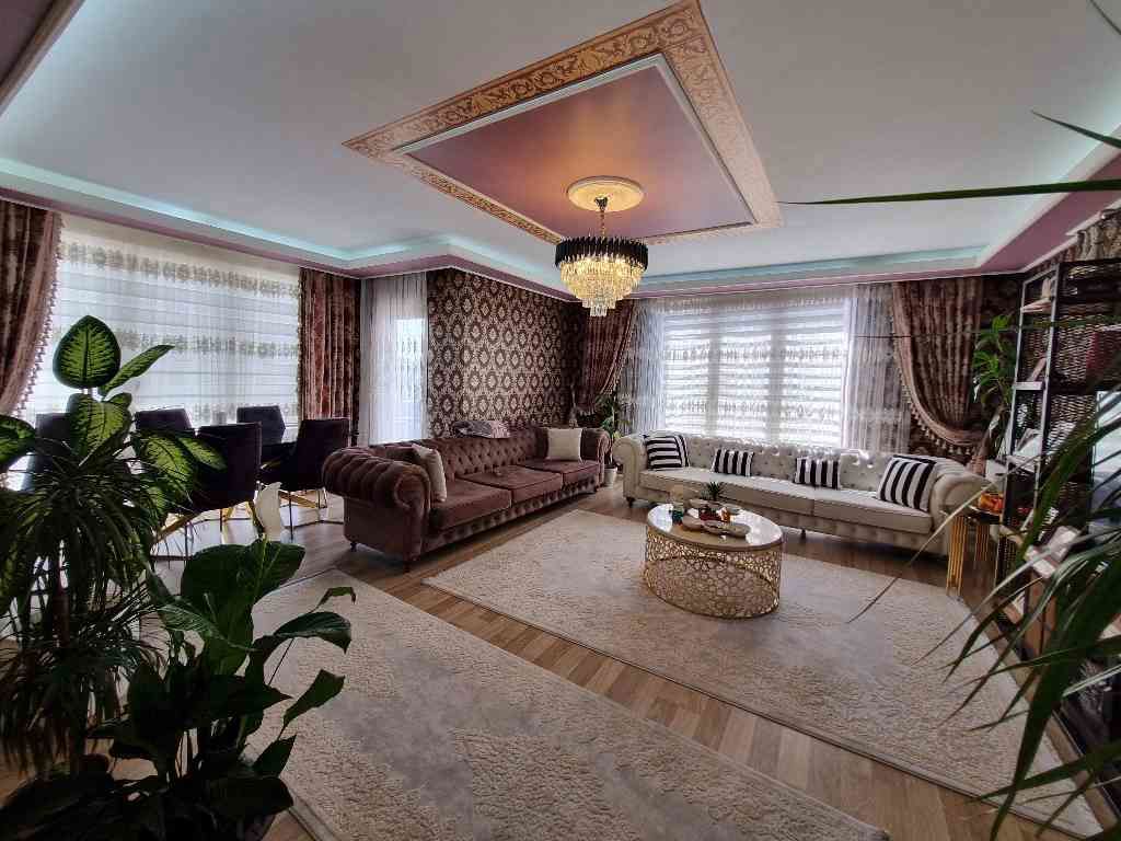 BEYLİKDÜZÜ KAVAKLIDA BÜYÜK M2 3+1