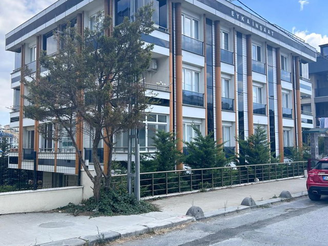 BEYLİKDÜZÜ KAVAKLI’DA TEMIZ 2+1 BALKONLU FERAH DAİRE