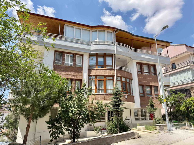 ÇANKAYA KIRKKONAKLAR'DA ÖZEL İÇ MİMARİ TASARIMLI 3+1 TERS DUBLEKS