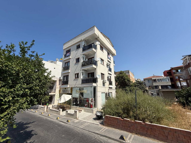 KUŞADASI TAM MERKEZ'DE 2+1 DOGALGAZLI  DAİRE +2 AYRI DEPO SATILIK..
