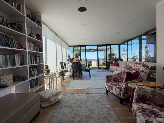 REMAXMAVİDEN PANAROMİK MANZARALI DAİREYE ÖZEL 200 M2 TERAS 4+1