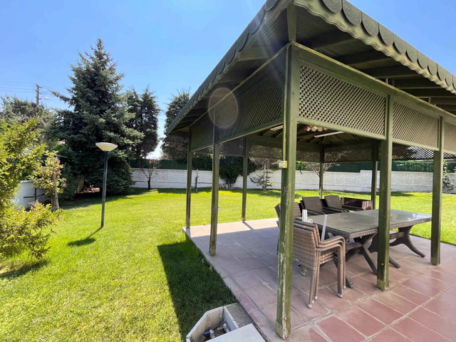 REMAX POINT'TEN YAKA EMİN VİLLA KENT SITESI'NDE KÖŞE PARSEL SATILIK VILLA