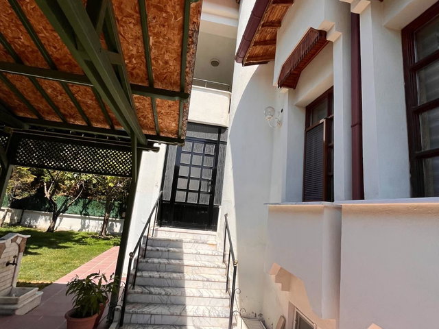 REMAX POINT'TEN YAKA EMİN VİLLA KENT SITESI'NDE KÖŞE PARSEL SATILIK VILLA
