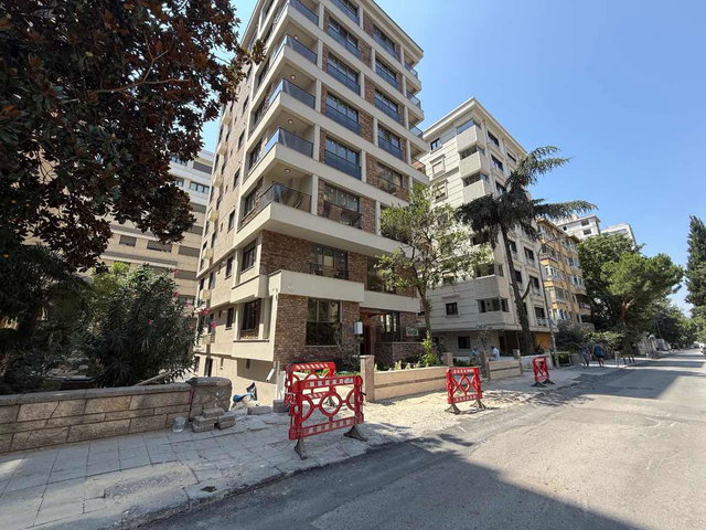 REMAX MASA ERENKÖY TAŞMEKTEP SOKAKTA YENİ BİNADA BALKONLU 2+1