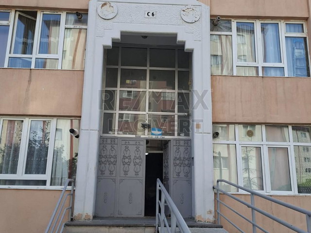 RE/MAX LACİVERT'TEN YILDIZKENT'TE KİRALIK 3+1 DAİRE