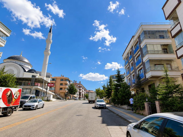ŞEMSETTİN GÜNALTAY CAD. ÜZERİ SIFIR, BALKONLU 3+1 KİRALIK