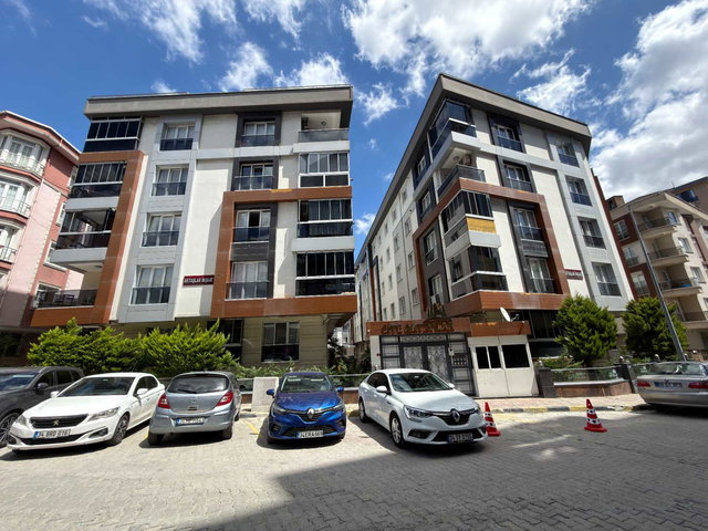 YENİBOSNA SİTE AKTAŞLARDA KİRALIK 2+1 DAİRE