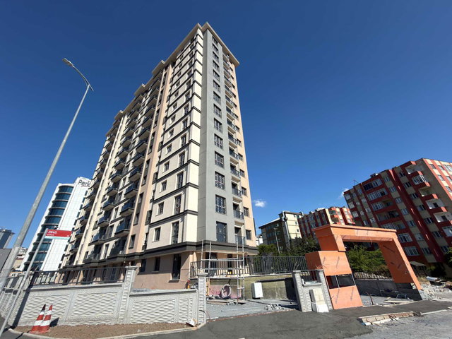 MAHMUTBEYDE SIFIR METROYA YAKIN SİTE İÇERİSİNDE 2+1 DAİRE