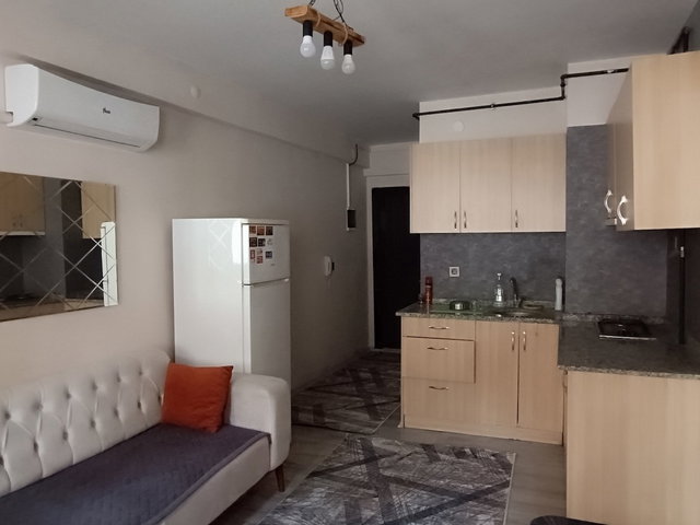 REMAX MODEL DEN ULUS CADDESINE YAKIN 1+1 KIRACILI EŞYALI SATILIK APART