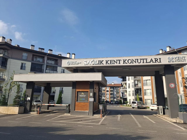 KARTEPE SAĞLIK KENT KONUTLARI SİTESİNDE SATILIK 2+1 ARAKAT DAİRE