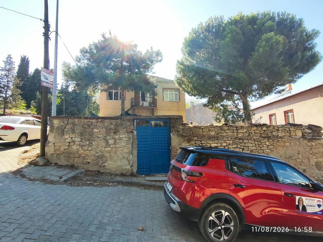UMURBEY MERKEZ’DE KÖŞE PARSELDE 2 KATLI TAPULU MÜSTAKİL EV | 3+1*3+1 | KİRACILI
