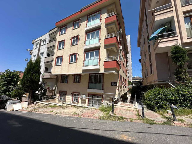 ÜMRANIYE ÇAMLIK’TA FINANS MERKEZI’NE YAKIN YENILENMIŞ GENIŞ ARAKAT 2+1