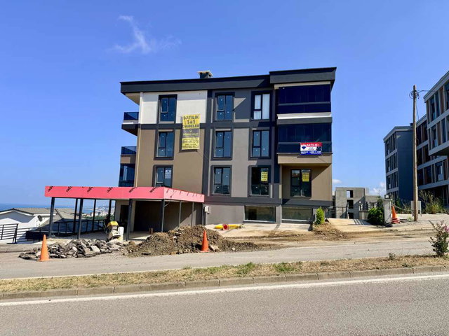 TOPLU KONUT BULVARI'NA CEPHE DENİZ MANZARALI LÜKS 1+1 DAİRE