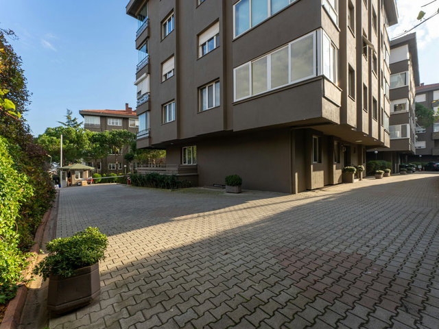 TARABYA AKIN SİTESİ'NDE PRESTİJLİ, GENİŞ 4+1 SATILIK DAİRE