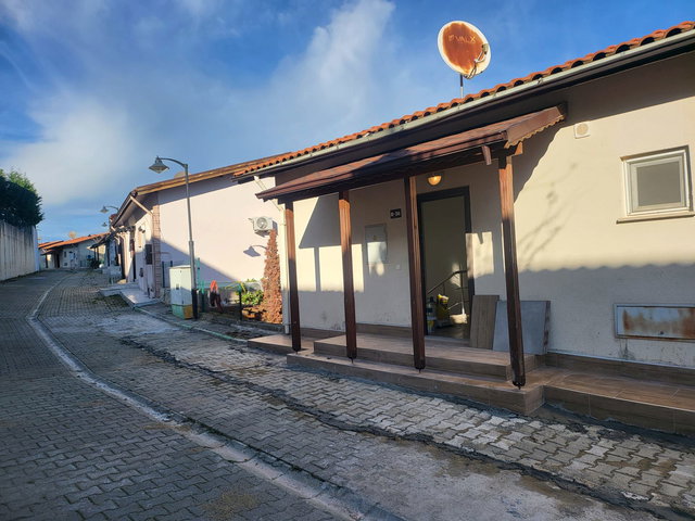 SAPANCA, GÖL VE DOĞA MANZARALI EŞYALI SATILIK  VİLLA