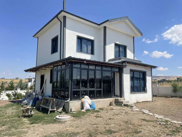 GÖLBAŞI BAHÇELİEVLER’DE SATILIK 4+1 VİLLA