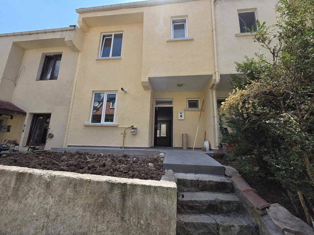 ODTÜ ÇAMLIK SITESINDE YENI TADILAT GÖRMÜŞ KIRALIK VILLA