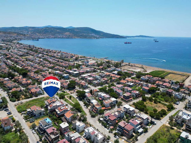 DİKİLİ CUMHURİYET’TE PARK ÖNÜ | DENİZE YAKIN | FULL EŞYALI İKİZ VİLLA