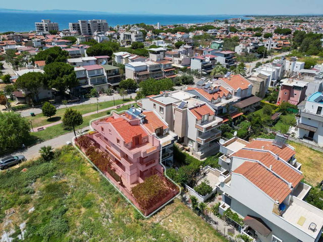 DİKİLİ CUMHURİYET’TE PARK ÖNÜ | DENİZE YAKIN | FULL EŞYALI İKİZ VİLLA
