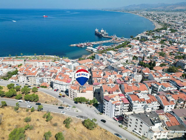 DİKİLİ SALİMBEY'DE DENİZE 190 METRE, ÖN CEPHEDE, KOMBİLİ, AYRI MUTFAKLI, ASANSÖRLÜ 3+1 ARAKAT DAİRE