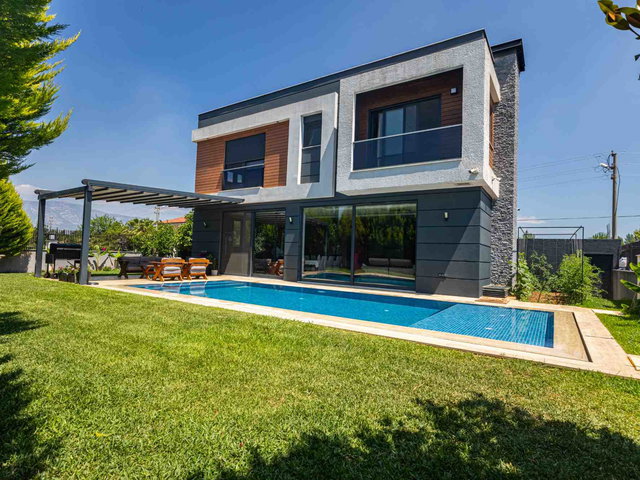 ANTALYA DÖŞEMEALTI SATILIK MÜSTAKIL HAVUZLU, SINEMA ODALI & KAPALI GARAJLI 5+1 VILLA