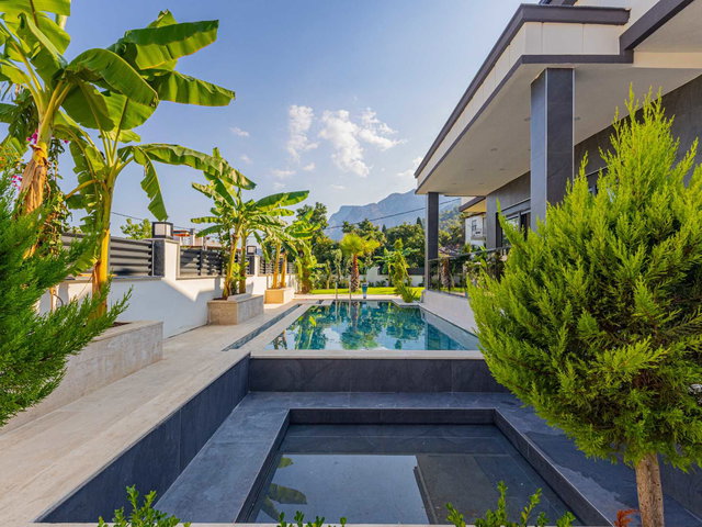 GÖYNÜK’TE DAĞ VE DENIZIN KESIŞTIĞI NOKTADA 569 M² ARSA İÇINDE 225 M2 4+1 MÜSTAKIL VILLA