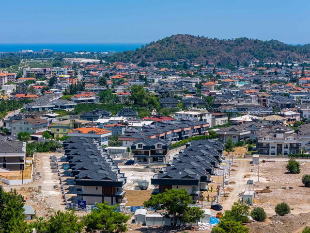 KEMER KUZDERE'DE DOĞA İÇI LÜKS YAŞAM | 26 İKIZ VILLA PROJESI – EYLÜL 2026 TESLIM