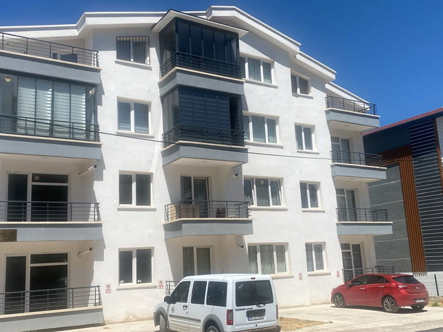 İNCEK'TE OTURUMA HAZIR 1+1 SATILIK DAİRE