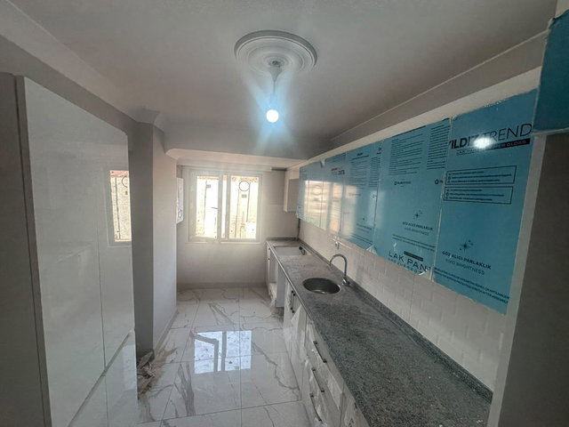 SIFIR 3+1 MERKEZİ KONUMDA ÖZEL TASARIM PANJURLU KİRALIK DAİRE