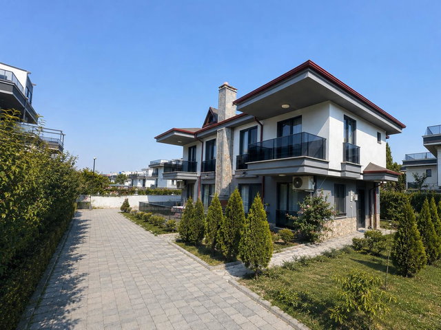 TEKİRDAĞ ÇORLU YENİCE HAVUZLU SİTE İÇİ BAHÇELİ KİRALIK 3+1 VİLLA