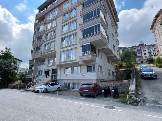 RE/MAX MEYDAN'DAN KONAKLARDA ÜNİVERSİTE YAKINI FIRSAT! 1+1 DAİRE