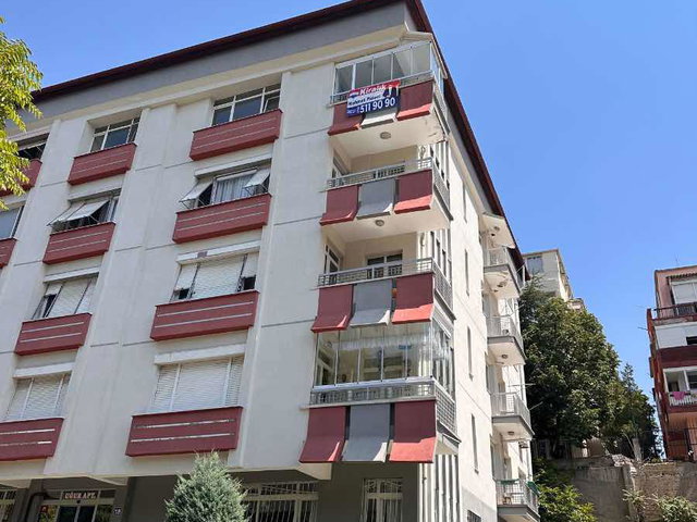 AYRANCI ŞİMŞEK SOK GENİŞ ASANSÖRLÜ 4+1 KİRALIK DAİRE
