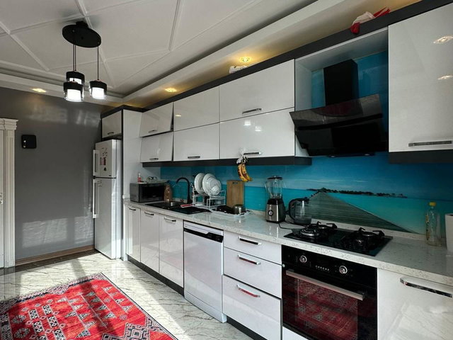 BEYLIKDÜZÜ MARINA SITE IÇINDE MÜSTAKIL HAVUZLU 3 KATLI 5 + 2 SATILIK VILLA