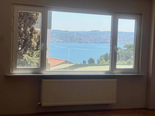 KIREÇBURNU'NDA MANZARALI, GENIŞ 3+1 KIRALIK DAIRE